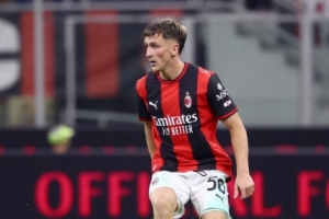 米兰两眼一黑！米体：萨勒马科尔斯将接受右脚踝手术 或缺阵4个月