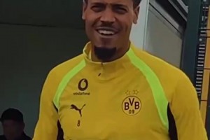 黄金中场！训练中欢乐的恩梅查和小贝林！